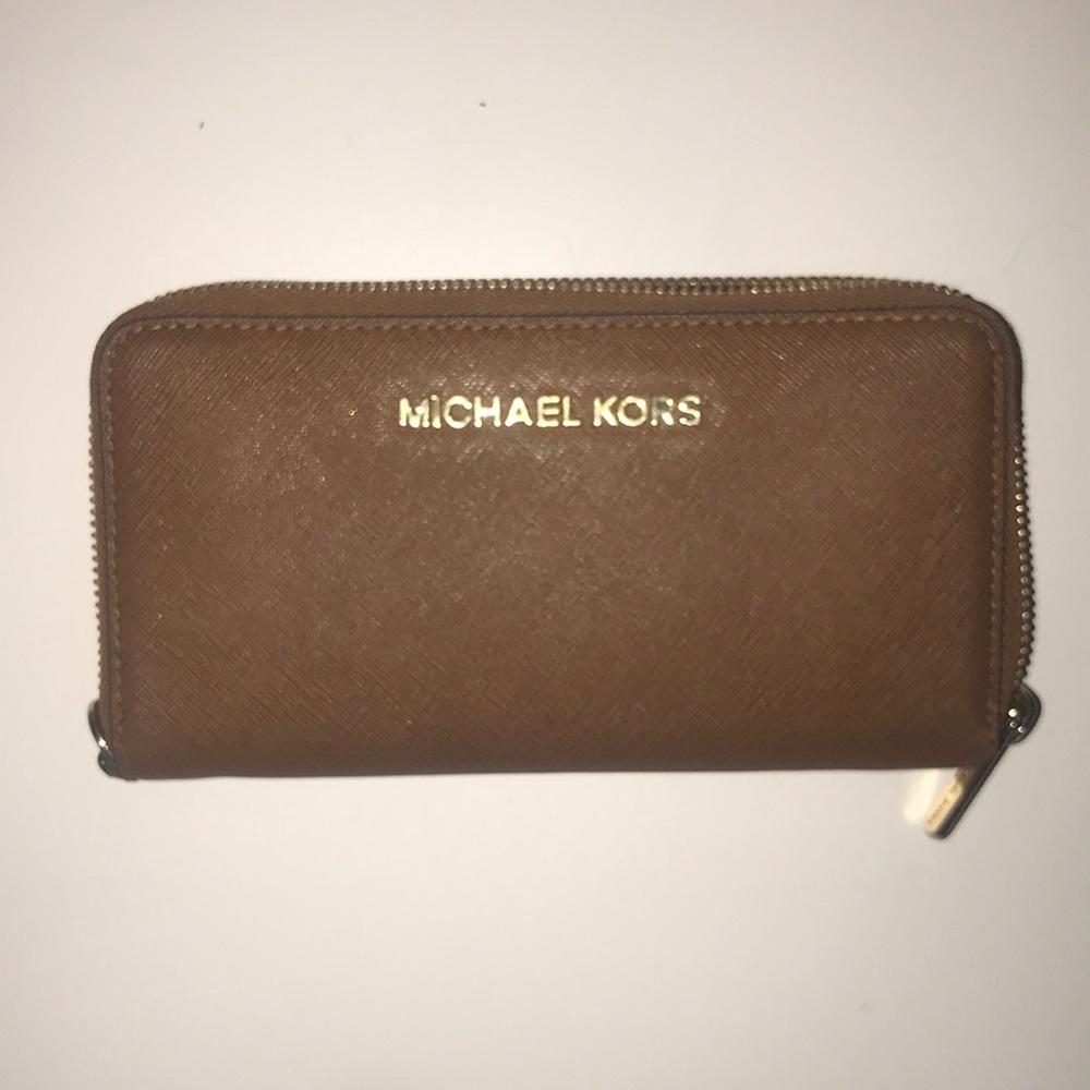 SUPER CUTE MICHAEL KORS WALLET